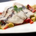 DORADA AL HORNO ACOMPAÑADA DE VERDURAS SALTEADAS